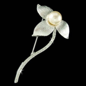 Swarovski Crystal Elegant Cream White PEARL FLOWER Floral Bridal Bridesmaid Mother of Bride Pin Sash Brooch Jewelry Sister Christmas Gift
