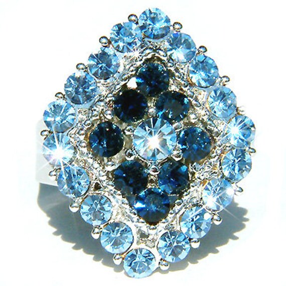 Swarovski 青色クリスタルリング 23997458_54291475_600.jpg