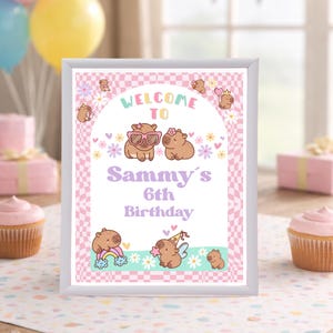 Letrero personalizado con diseño floral de capibara: Decoración para fiestas de cumpleaños (Plantilla digital editable de Canva para descargar)