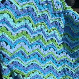 Sheila&#39;s Shells Ripple Blanket - Original Crochet Afghan Pattern by Julie Yeager