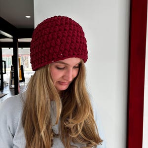 January Cuddle Beanie, original crochet hat pattern by Julie Yeager Designs, fast, easy, super-bulky