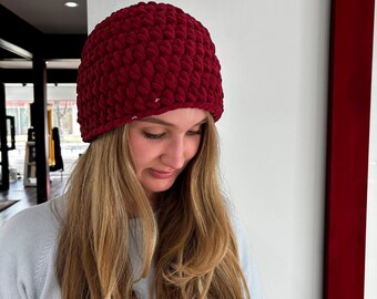 January Cuddle Beanie, original crochet hat pattern by Julie Yeager Designs, fast, easy, super-bulky