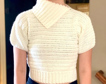 Suéter de cuello alto, corto y color blanco roto para mujer