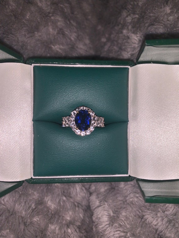 Beautiful 10k Gold Sapphire Diamond Halo Ring. Siz