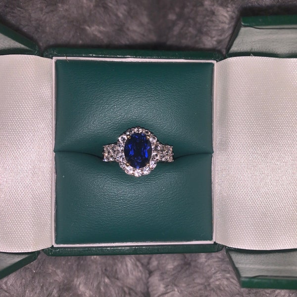 Beautiful 10k Gold Sapphire Diamond Halo Ring. Size 6