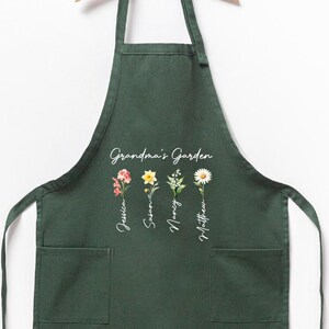 Personalized Grandma Garden Apron, Custom Birth Month Flower Apron for Grandma, Nana Garden Apron, Mother&#39;s Day Gift, Custom Grandma Apron