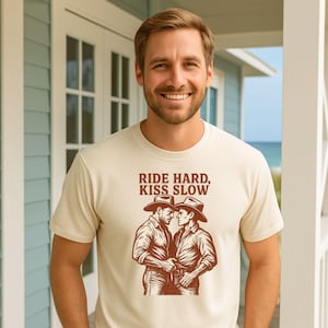 Maglietta da cowboy gay: cavalca forte, bacia lentamente - Maglietta con orgoglio occidentale