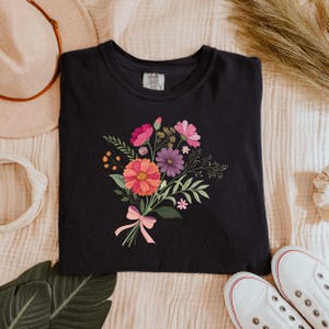 Cottagecore Floral T-Shirt: Botanical Bouquet Art