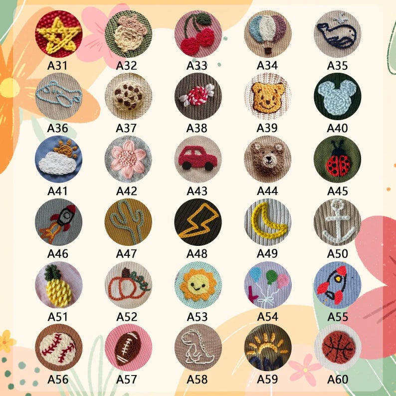 Puede incluir: Una colecci&oacute;n de parches bordados con varios dise&ntilde;os, incluyendo una estrella, cerezas, un globo aerost&aacute;tico, una ballena, una nube, una flor, un coche, un oso, una mariquita, un cohete, un cactus, un rayo, una luna, un ancla, una pi&ntilde;a, una calabaza, un sol, globos, una pelota de b&eacute;isbol, un bal&oacute;n de f&uacute;tbol americano, un dinosaurio y un bal&oacute;n de baloncesto. Cada parche est&aacute; etiquetado con una letra y un n&uacute;mero.