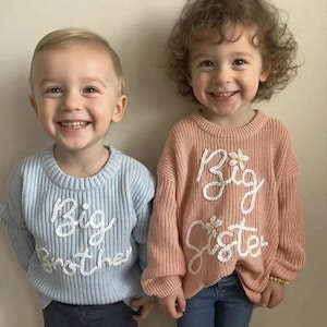 Benutzerdefinierter Namenspullover, handgestickte große Sibling-Pullover, personalisierter Kleinkind-Pullover, Babymitteilung - big sis big bro lit sis lit bro