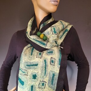 Reversible Green Black Felted Wrap with Pin 画像 1