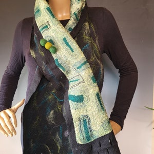 Reversible Green Black Felted Wrap with Pin 画像 3