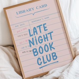 Impresión de tarjeta de biblioteca del club de lectura nocturno / Arte de pared imprimible de moda para amantes de los libros, regalo para amantes de los libros, póster digital Librariancore rosa y azul para dormitorio