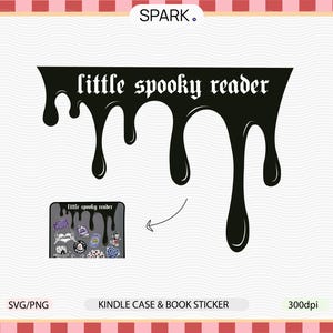 Pode incluir: Gr&aacute;fico preto com o texto "little spooky reader" em fonte g&oacute;tica, com efeito de tinta pingando. Uma imagem menor mostra um design de adesivo para capa Kindle e livro com adesivos tem&aacute;ticos assustadores.