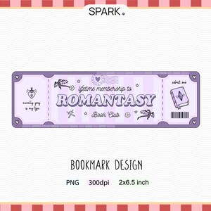 以下が含まれることがあります： 「ROMANTASY Book Club」の文字と「morally gray is my type」というフレーズが入った、ラベンダー色のブックマークのデザイン。 ブックマークは5.08 cm x 16.51 cmで、ハート、星、ドラゴンなどの装飾要素を備えたチケットデザインが特徴です。
