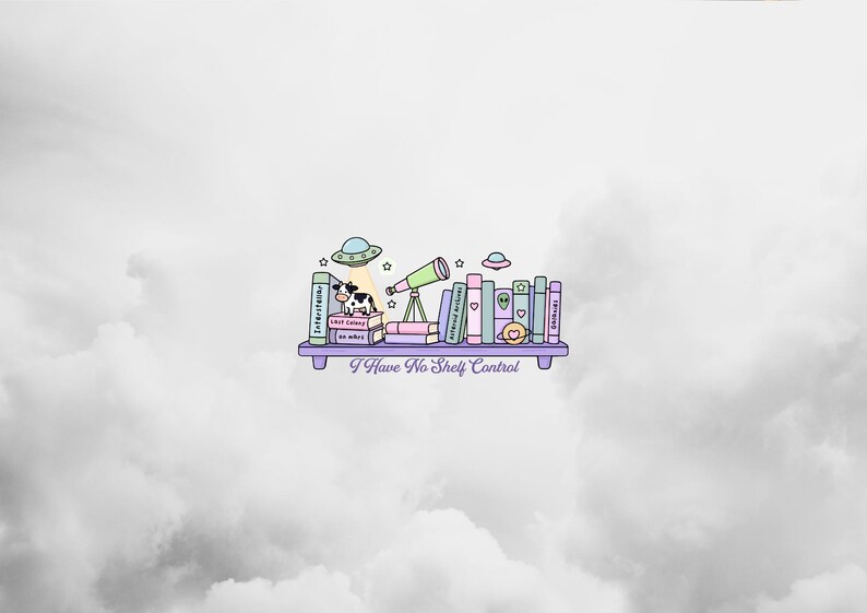 Op de afbeelding: Een grillige illustratie van een boekenplank met boeken, een telescoop en een koe die door een UFO wordt ontvoerd. De plank heeft de tekst "I Have No Shelf Control". Het kleurenpalet bevat pastelkleuren van paars, groen en blauw.