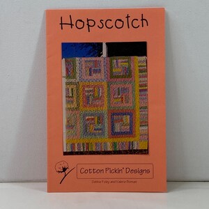Hinkspel quiltpatroon van Cotton Pickin Designs: leuke en eenvoudige quiltinstructies.