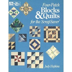 Puede incluir: Portada del libro "Four-Patch Blocks & Quilts for the ScrapSaver" de Judy Hopkins. Muestra varios diseños de bloques de edredón en tonos azules, verdes y crema sobre un fondo azul. El título está en letras grandes y estilizadas.