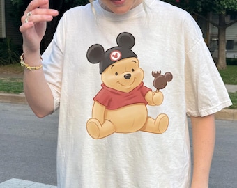Camiseta vintage de Winnie the Pooh de Disney, camiseta de Winnie the Pooh con orejas de Mickey en acuarela, camiseta a juego para grupos, camiseta Comfort Colors®