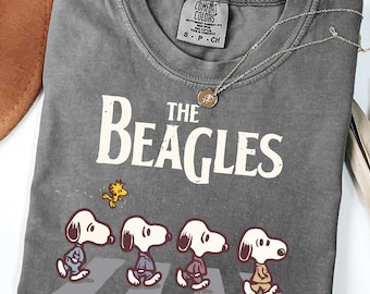 Camiseta de los Beagles, divertida camiseta unisex de cuello redondo, Comfort Colors®, camiseta para fans de la banda musical Peanuts Woodstock, regalo para amantes de los perros, camiseta con estampado divertido