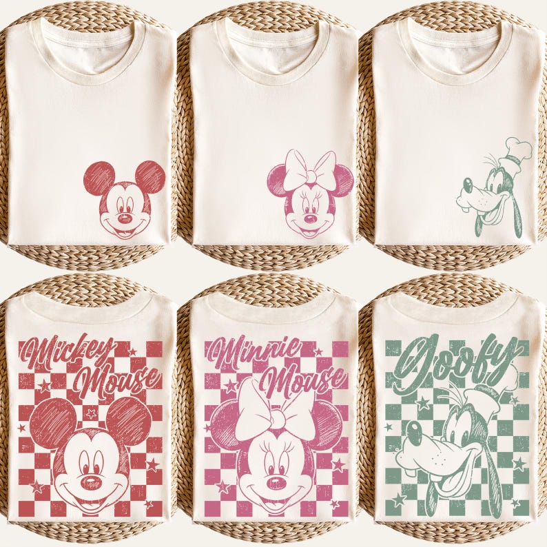 Puede incluir: Camisetas color crema con dise&ntilde;os de Mickey Mouse, Minnie Mouse y Goofy. Las camisetas de Mickey Mouse tienen gr&aacute;ficos rojos, las camisetas de Minnie Mouse tienen gr&aacute;ficos rosas y las camisetas de Goofy tienen gr&aacute;ficos verdes. Algunas camisetas tienen caras de personajes, otras tienen dise&ntilde;os completos con texto.