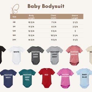 K&ouml;nnte beinhalten: Eine Auswahl an Baby-Bodys in verschiedenen Farben, darunter Schwarz, Wei&szlig; und Rot. Das Bild zeigt auch eine Gr&ouml;&szlig;entabelle mit Ma&szlig;en in cm f&uuml;r K&ouml;rperl&auml;nge, Brustweite und &Auml;rmell&auml;nge. Der Text "Baby Bodysuit" befindet sich oben.