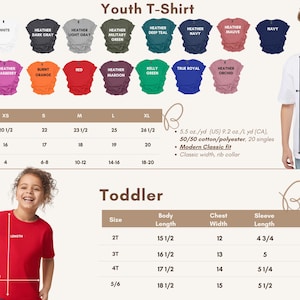 K&ouml;nnte beinhalten: Abbildung von T-Shirts f&uuml;r Jugendliche und Kleinkinder in verschiedenen Farben, darunter Schwarz, Wei&szlig; und Marineblau. Gr&ouml;&szlig;entabellen zeigen K&ouml;rperl&auml;nge, Brustweite und &Auml;rmell&auml;nge in Zoll. Die Shirts bestehen aus einer Baumwoll-/Polyester-Mischung.