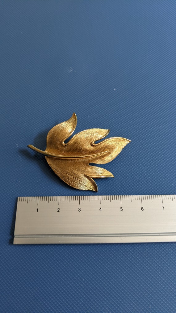 1pc Monet brooch gold plated leaf 1950s 1960s