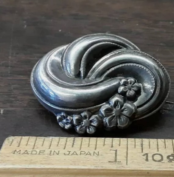 Antique love knot Brooch Victorian Clasp repousse… - image 2