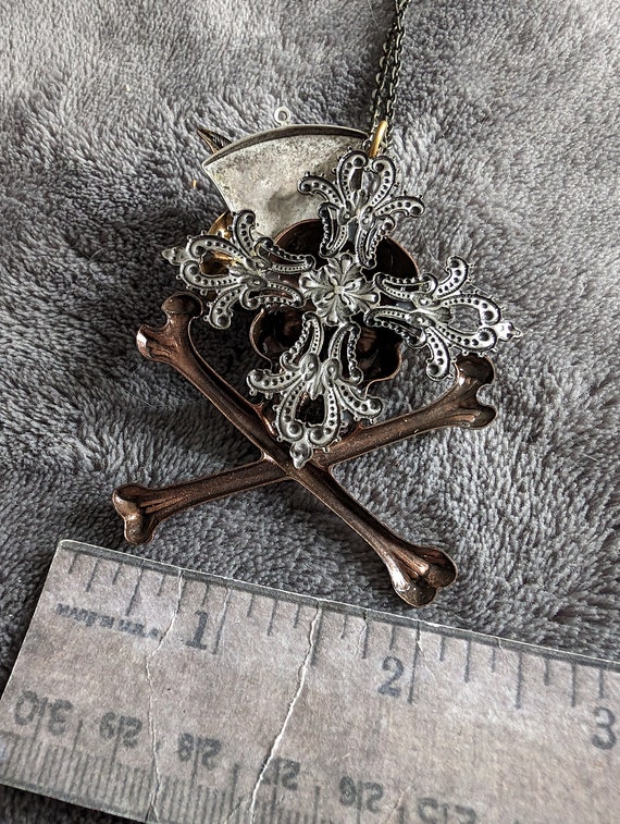 1 vintage large skeleton top hat necklace - image 4