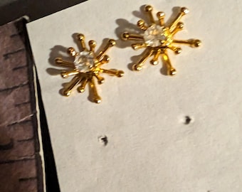 1pair Vintage gold plated snowflake earrings.