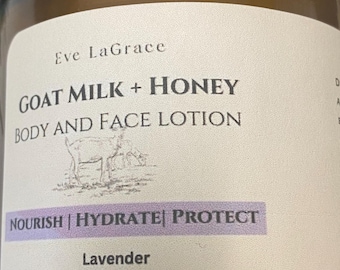 Può includere: Un barattolo di vetro con un'etichetta bianca che recita "Eve LaGrace Latte di capra + Miele Lozione per il corpo e il viso Nutrire | Idratare | Proteggere Lavanda". L'etichetta presenta anche un disegno di una capra.