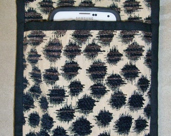 Półka na łóżko - Pilot jednokieszonkowy lub telefon - Czarne/brązowe kropki