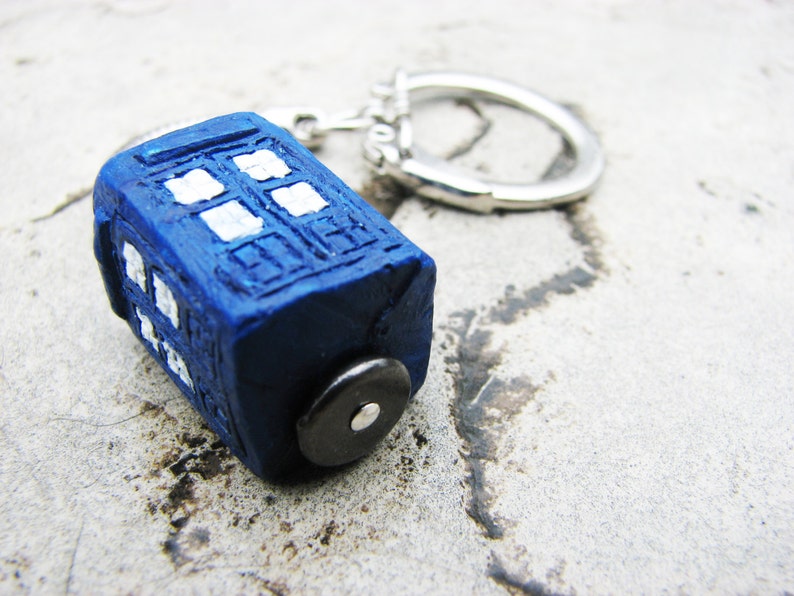 Doctor Who TARDIS Non-Snag Stitch Marker or Keychain/Keyring image 4