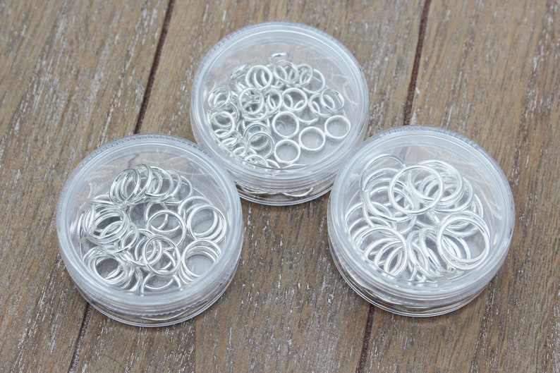 Plain Stitch Markers in a Clear Plastic Bin with Screw On Lid image 2