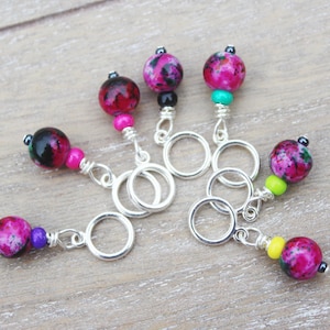 1980s Magenta Stitch Markers - Non Snag