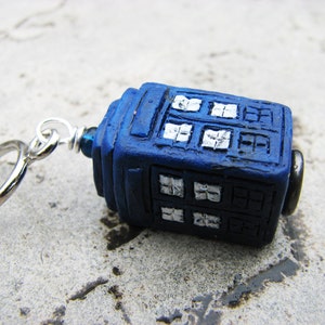 Doctor Who TARDIS Non-Snag Stitch Marker or Keychain/Keyring image 1