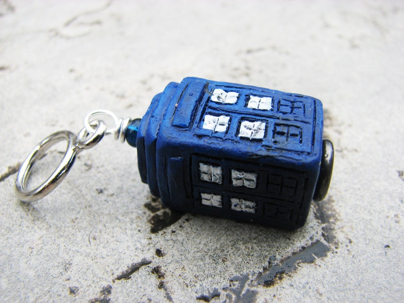 Doctor Who TARDIS Non-Snag Stitch Marker or Keychain/Keyring image 1