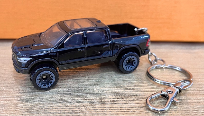 Hot Wheels 2020 RAM 1500 Rebel Key Chain 画像 3