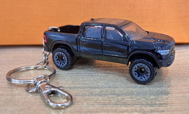 Hot Wheels 2020 RAM 1500 Rebel Key Chain 画像 1