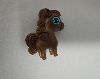 Hand-carved lovely and charming little flying horse desktop decorations and birthday gifts