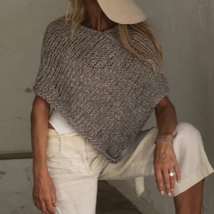 Poncho beige en alpaga, mode éthique durable, tricot fait main image 2