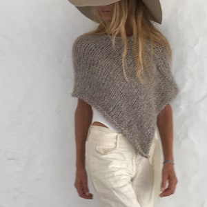 Beige Poncho Alpaka Poncho Cover-up, nachhaltige ethische Mode, handgefertigte Strickwaren Bild 4