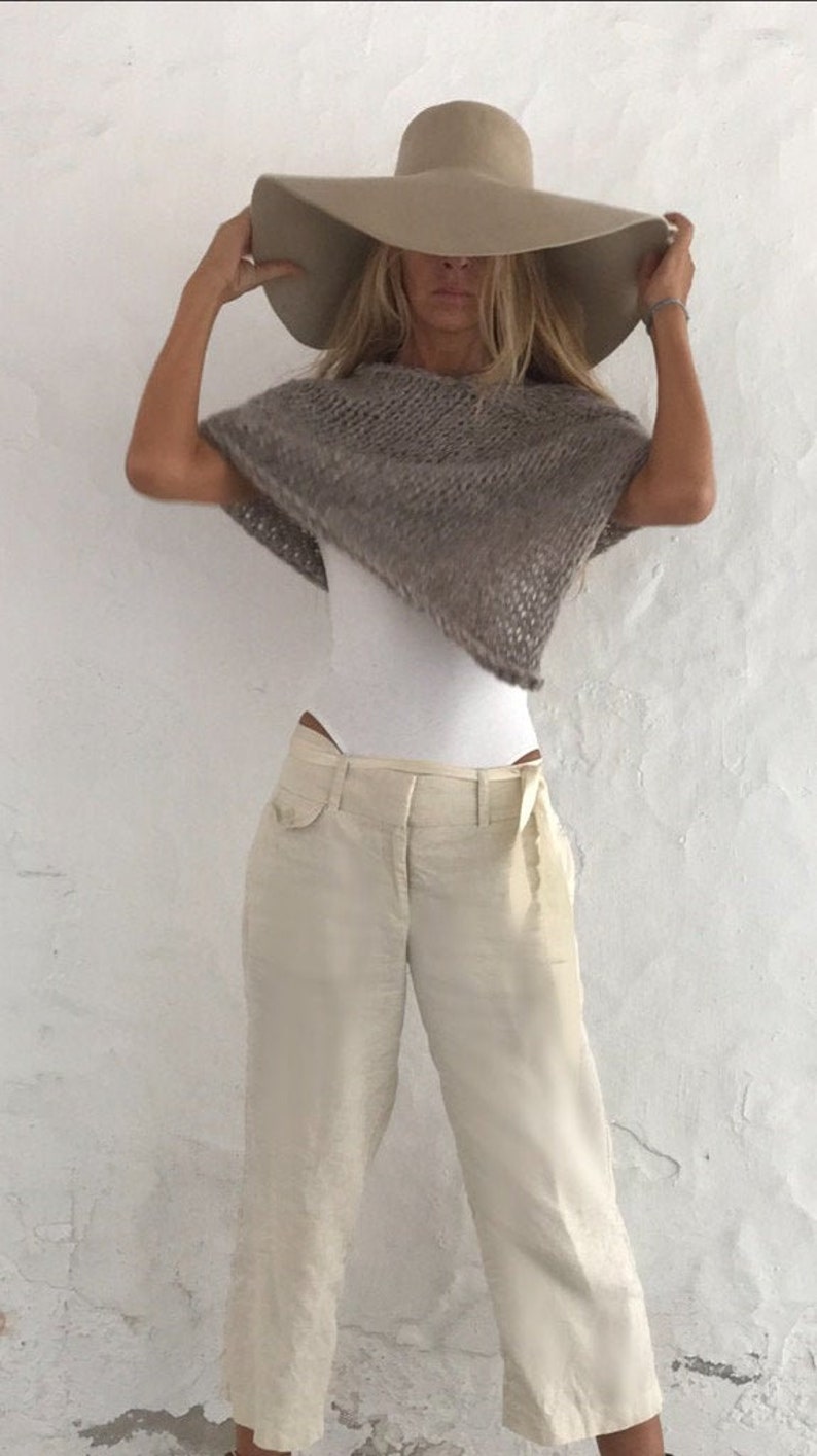 Beige Poncho Alpaka Poncho Cover-up, nachhaltige ethische Mode, handgefertigte Strickwaren Bild 1