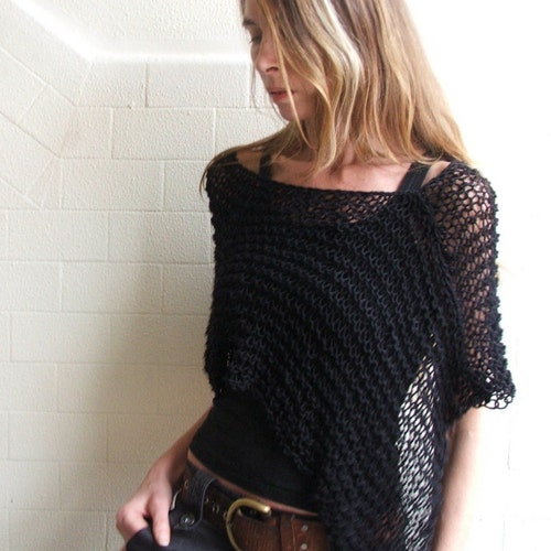 Poncho en tricot de coton noir : haut d'été transparent, vêtements végétaliens