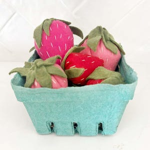 Felt Strawberries Pink Red Felt Pretend food Felt Strawberry Strawberry decor Pretend play Party favors