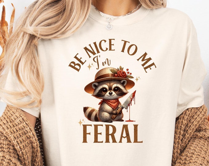 Halloween Raccoon Shirt, Be Nice to Me I'm Feral, Funny Spooky Fall Tee - Cute Animal Halloween Costume T-Shirt, Autumn Graphic Gift for Her