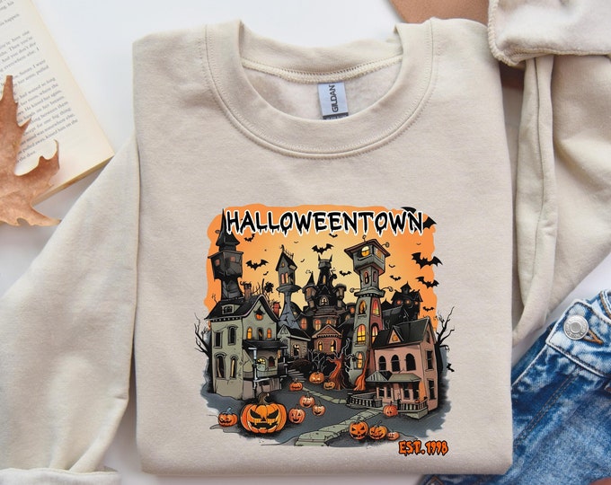 Halloweentown 1998 Vintage Halloween T-Shirt - Spooky Haunted House Design with Pumpkins & Bats - Perfect for Halloween Celebrations