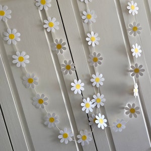 Whimsical Daisy Garland|Flower Garland| Daisy bunting (approximately 5 feet-15 sets of daisies)