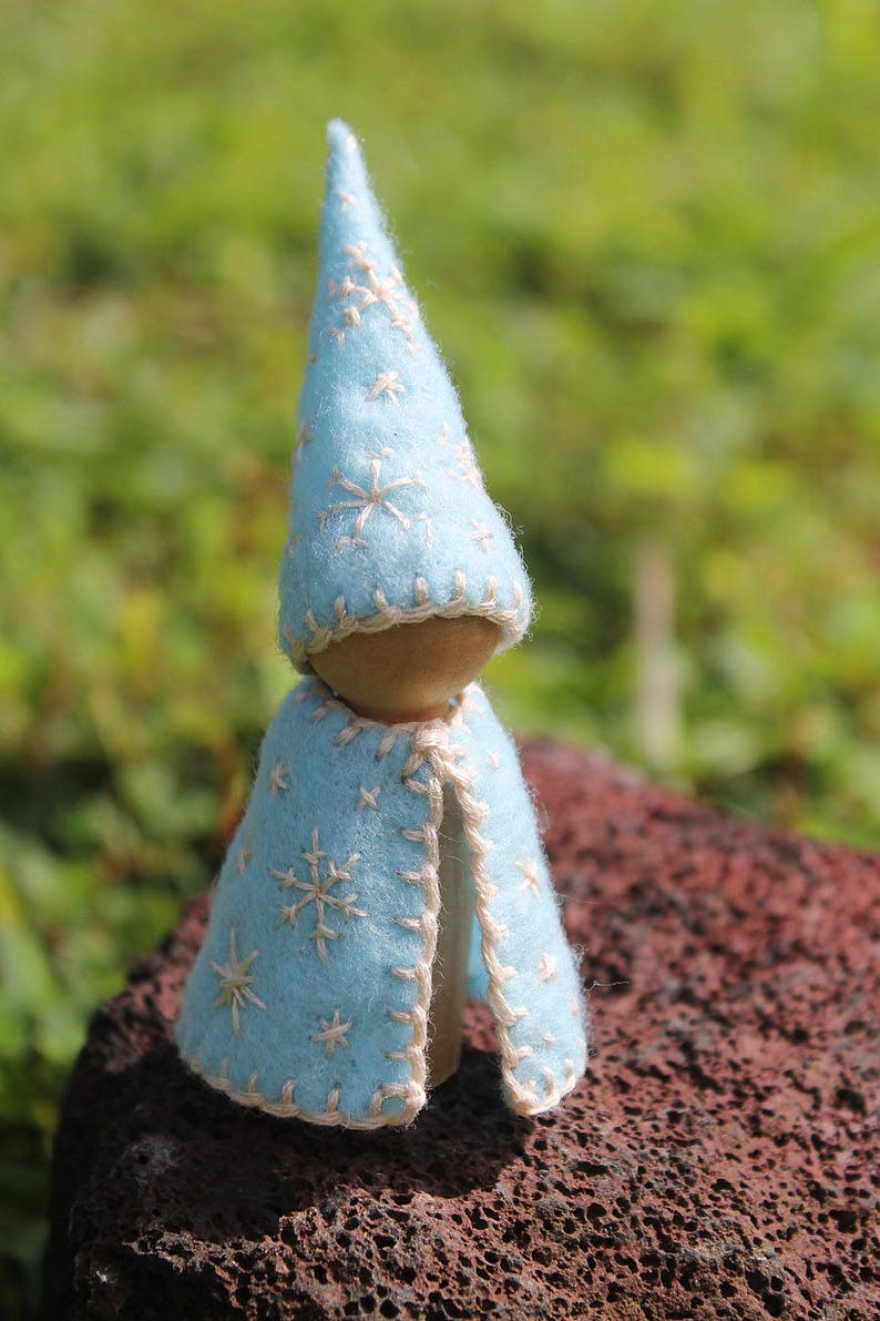 Snowflake Gnome Peg Doll Vegan Bild 3